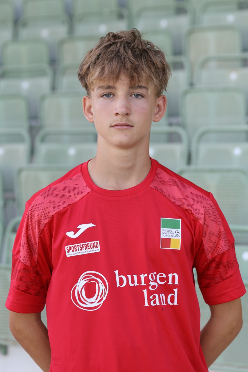 15 (Arthur Kandera)