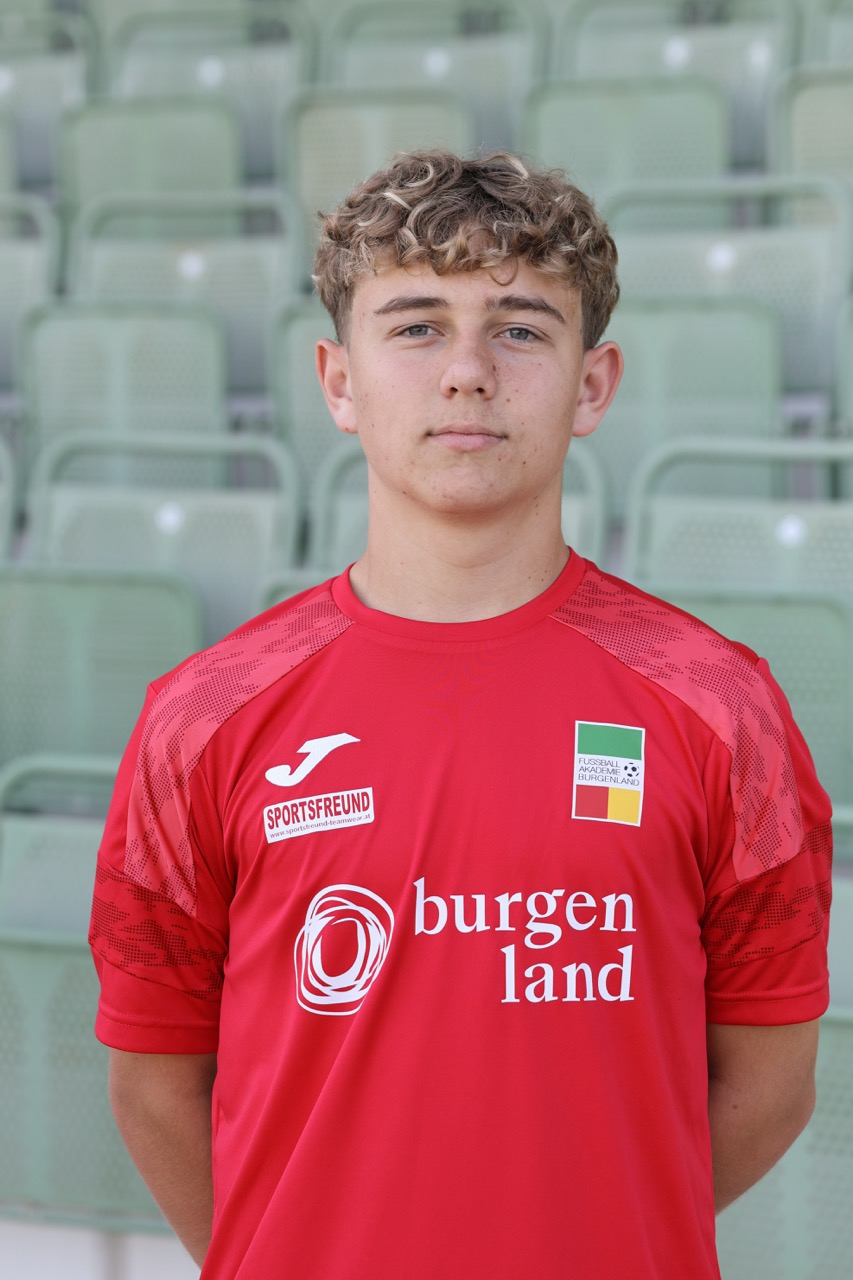 15 (Elija Heinzl)